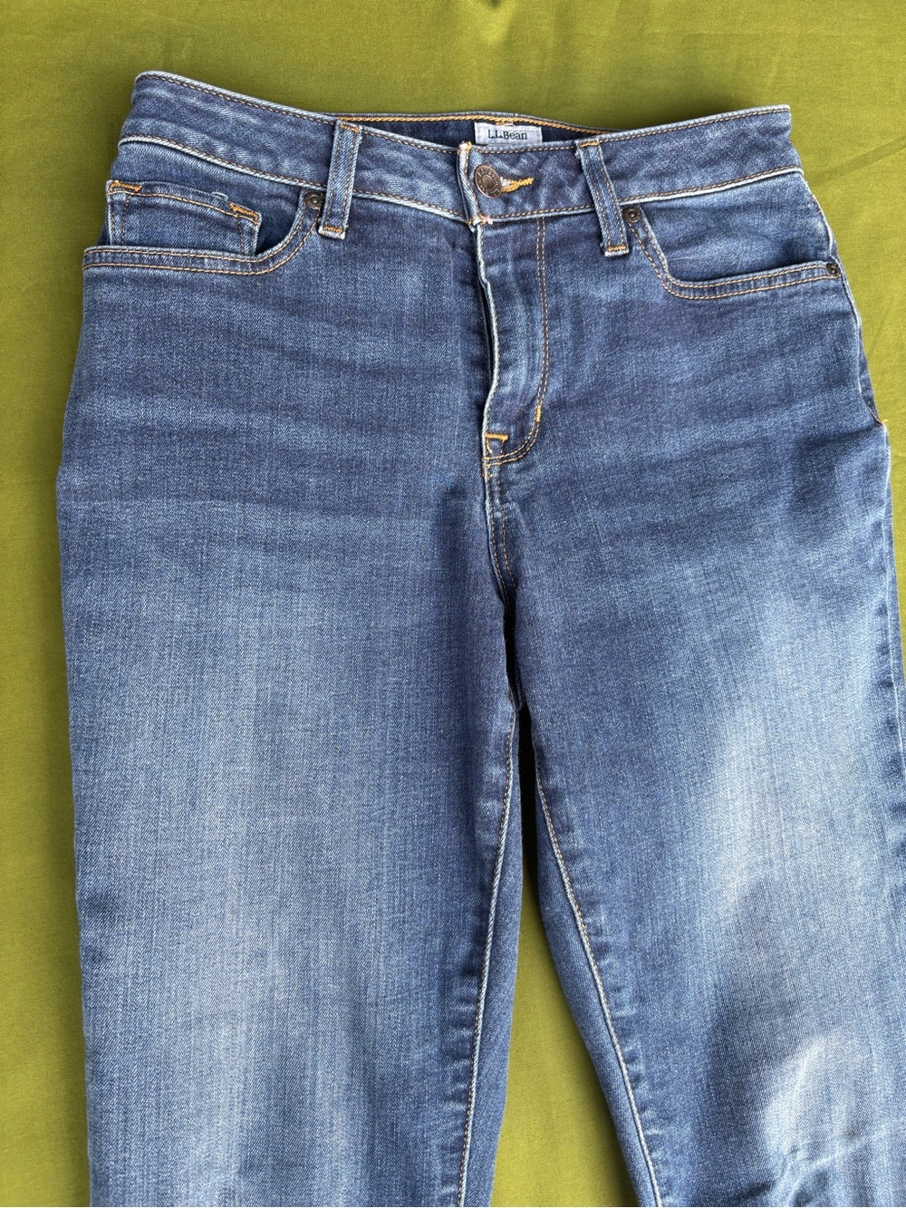 L.L. Bean Classic Fit Jeans Women’s Size 4 Medium Wash Straight Leg Denim